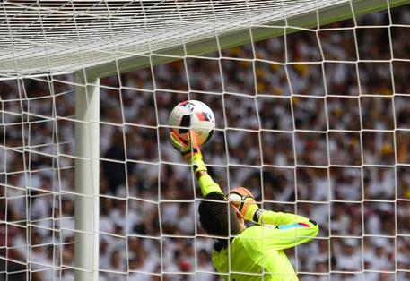 Calciomercato Napoli, Meret e Karnezis: affare da 28 milioni