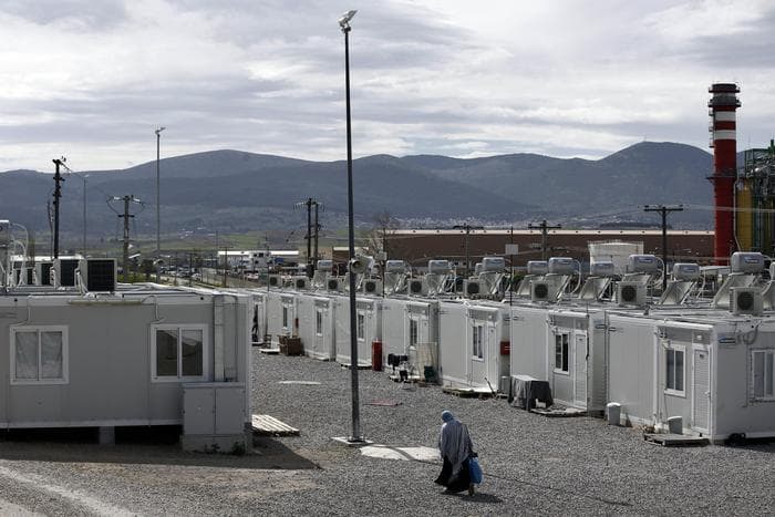 Migranti, bimba di 4 anni muore in una fogna in campo profughi in Grecia