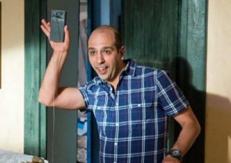 I VIP cui gli italiani darebbero un passaggio: Checco Zalone sì, Barbara D'Urso no (foto Ansa)