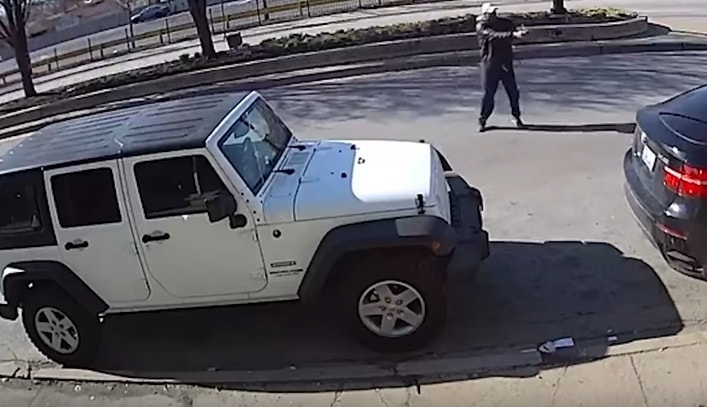 Chicago, provano ruare auto