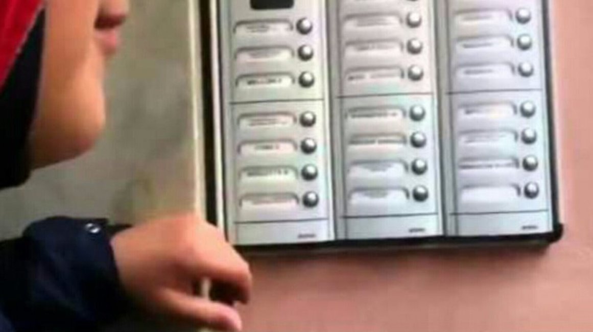 Pordenone, suona citofono per scherzo: coppia di coniugi pesta un ragazzino di 12 anni