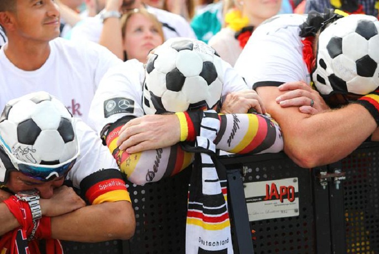 Mondiali 2018, Ozil litiga con i tifosi dopo la sconfitta con la Corea del Sud (foto Ansa)