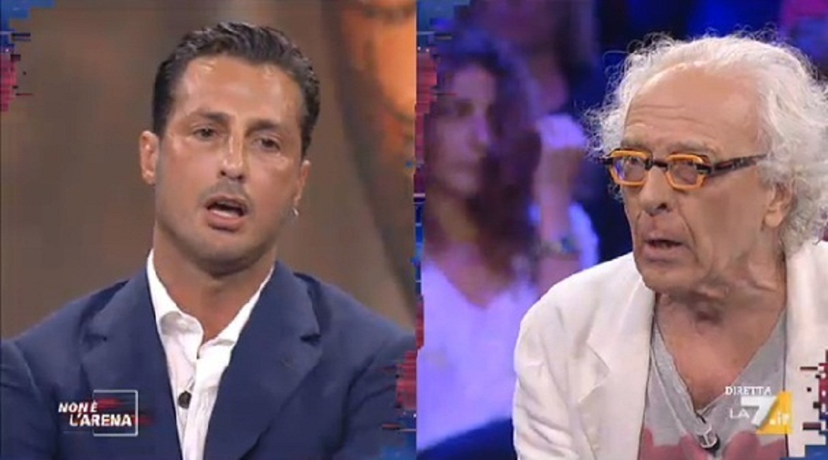 YOUTUBE Fabrizio Corona, rissa a Non è l'Arena con Mughini: "Ti compro e ti metto in giardino a scrivere libri"