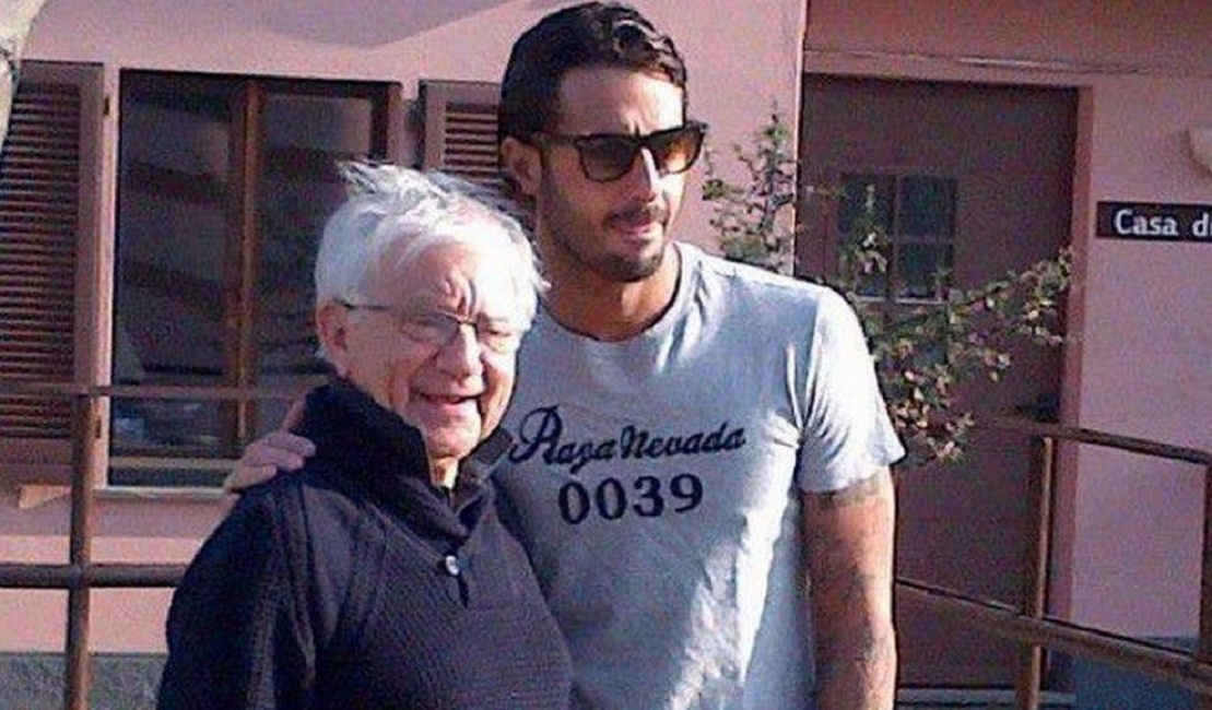 YOUTUBE Fabrizio Corona contro Don Mazzi: "Deve appendere crocifisso al chiodo"