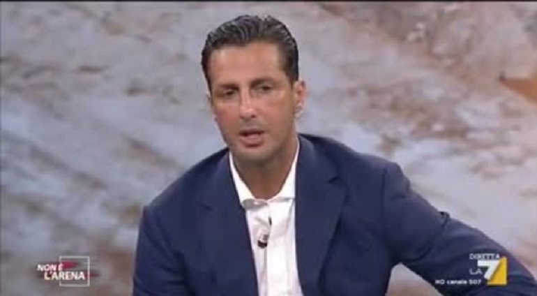 Fabrizio Corona, Selvaggia Lucarelli contro Massimo Giletti dopo l'intervista: "Complimenti perché..."