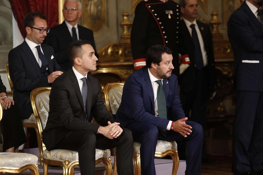 Salvini non abbottona la giacca al Quirinale: per la scorpacciata di ministeri?