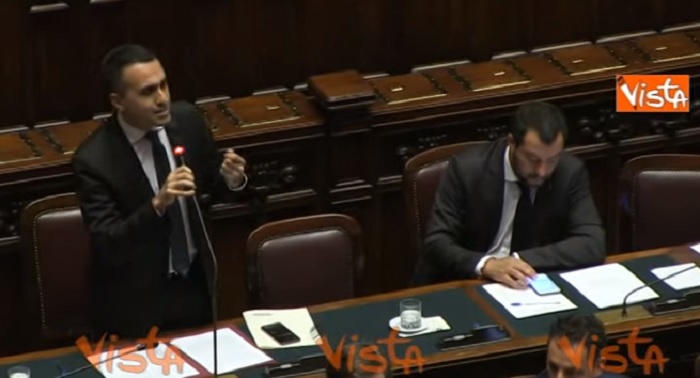 YOUTUBE Salvini applaude Di Maio che parla del reddito di cittadinanza