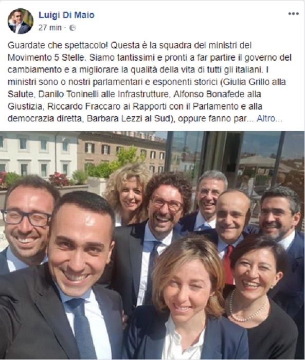 Luigi Di Maio selfie esponenti grillini