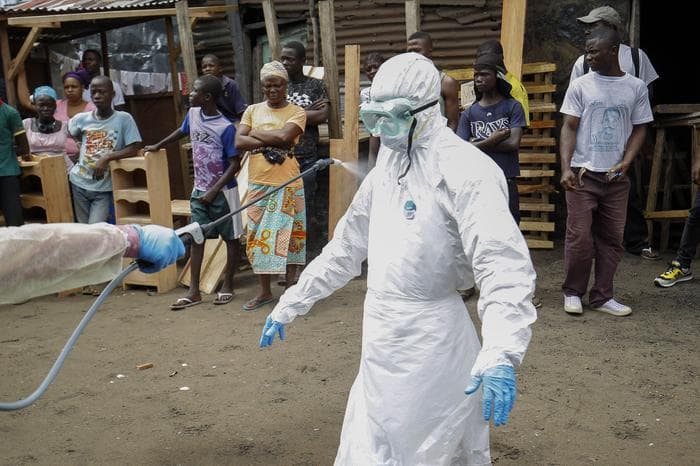 Virus Ebola, sos ministero: controlli più rigidi su chi lavora in Africa (tipo gli operatori Ong)