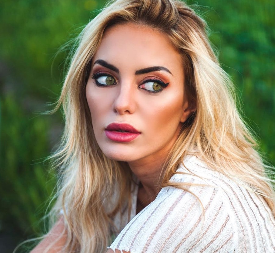 Elena Morali su Instagram: "Sono stata aggredita da un paparazzo"