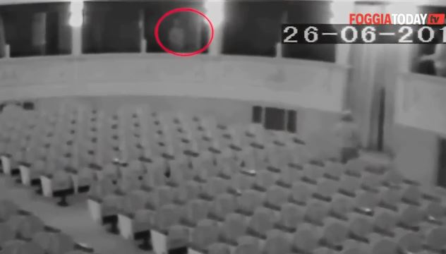 Fantasma nel teatro di San Severo (Foggia): misteriosa presenza VIDEO