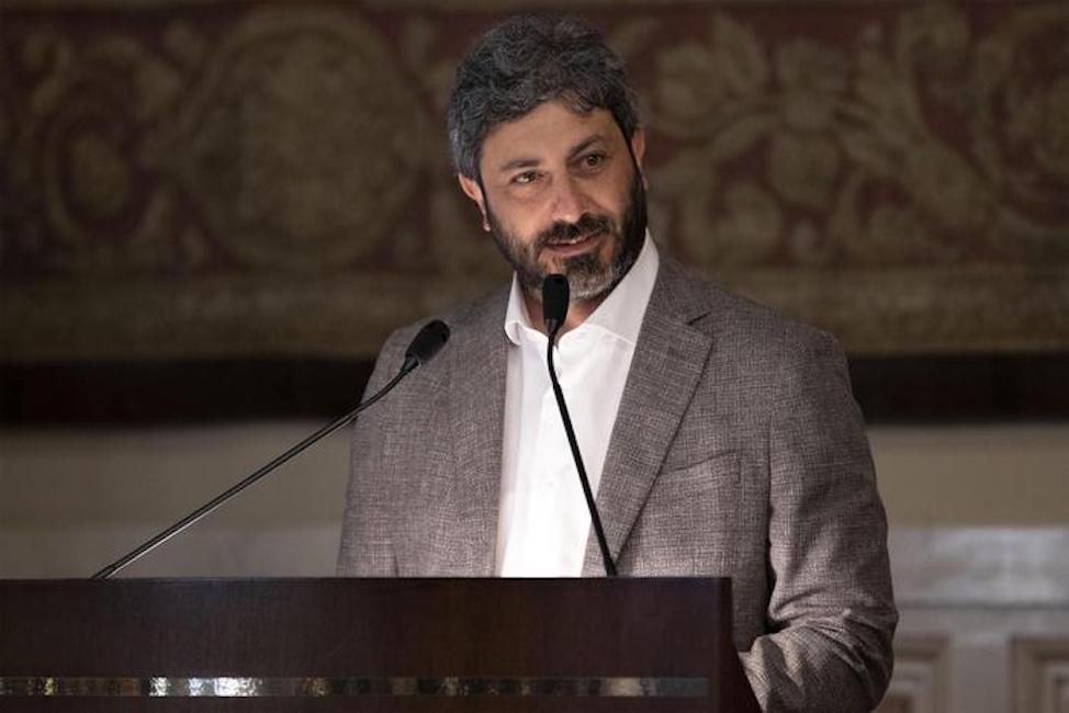 Roberto Fico a Pozzallo fa l'anti-Salvini: "Io i porti non li chiuderei"