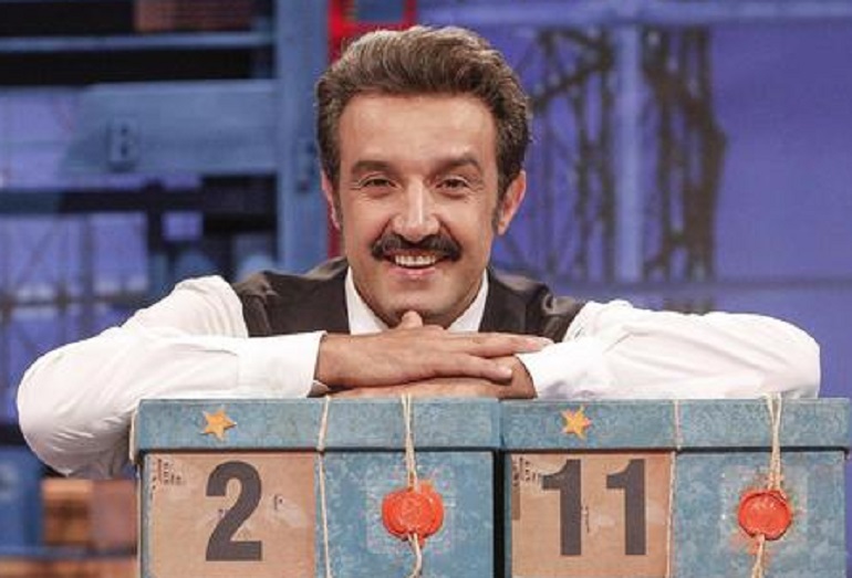 L'Eredità, Flavio Insinna nuovo conduttore. Striscia la Notizia: "L'inganno dei telespettatori continua"