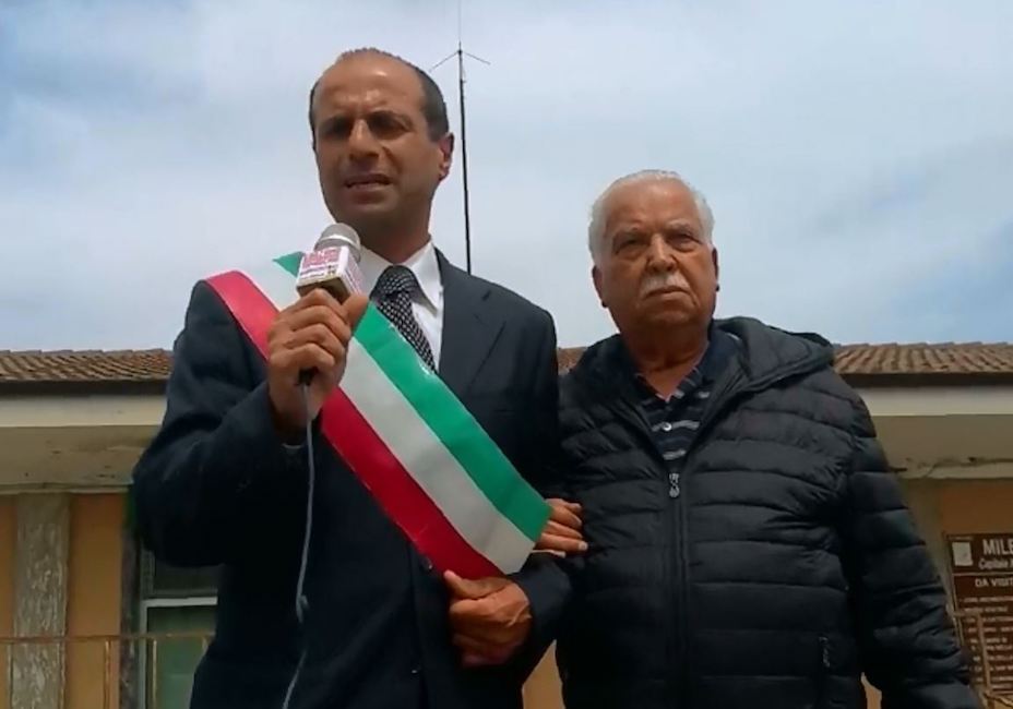 YOUTUBE Il sindaco Fortunello come Cetto Laqualunque: "Acqua alla spina a casa vostra". Ma è uno scherzo