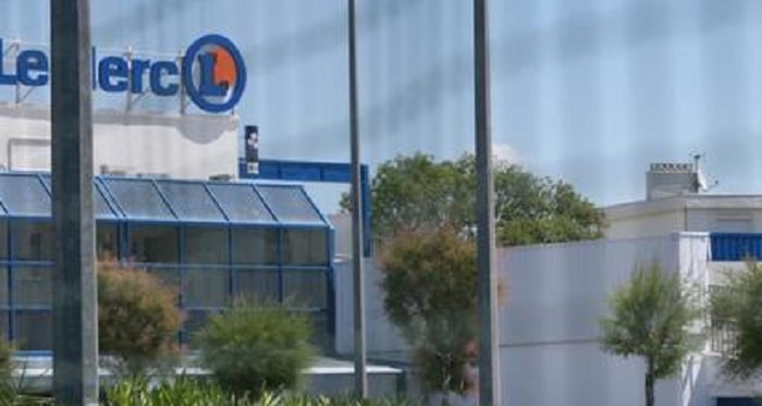 Francia: donna islamica accoltella commessa e cliente e urla Allahu Akbar