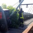 Incidente su ponte Naviglio: camion rischia di precipitare
