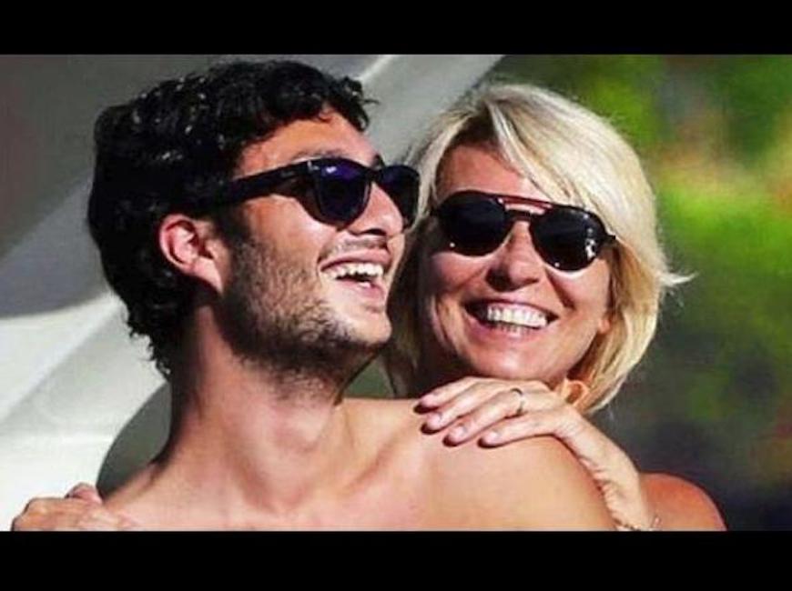 Gabriele Costanzo, dedica alla mamma Maria De Filippi: "Siamo la forza l'uno dell'altra"