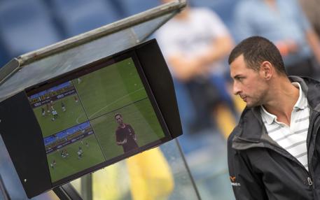 Di Maio, stop pubblicità scommesse: tremano i club di Serie A, 120 milioni di sponsor a rischio