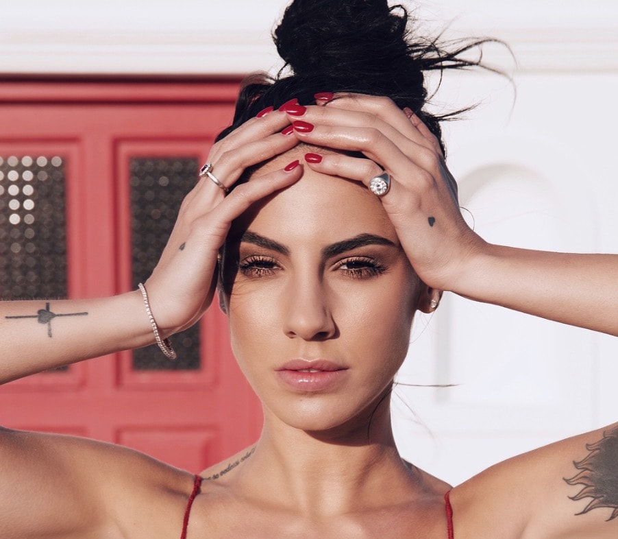 Giulia De Lellis, gaffe di grammatica su Instagram: scrive "qual'è"