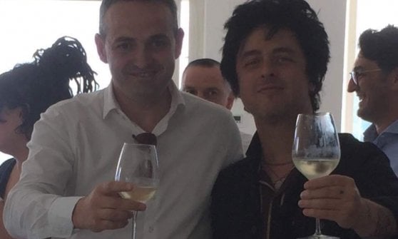 Billie Joe Armstrong dei Green Day visita Viggiano in Basilicata: da qui partirono i suoi trisnonni