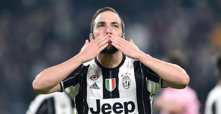 Il calciomercato secondo Marino: “Cristante? Con lui alla Roma, Strootman andrà via. Higuain lascia la Juve, Nainggolan…” (foto Ansa)