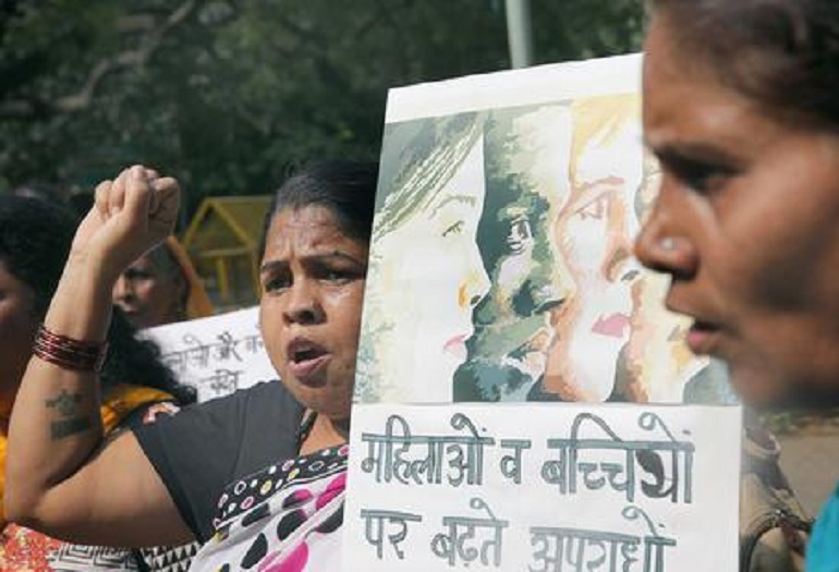 India, la madre non gli cucina il pollo al curry e lui la uccide