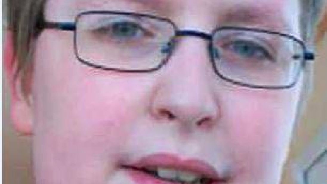 Inghilterra, 18enne lasciato morire in casa: "Pesava meno di 38 chili"