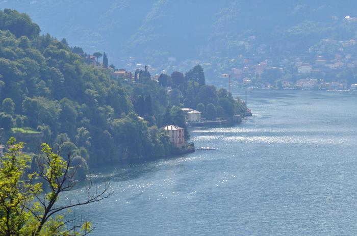 Como, Antonio Pittorru si fa un selfie sul lago, cade e muore annegato