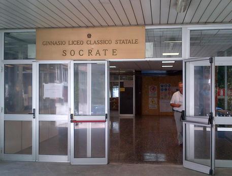 Roma: saluti fascisti al liceo Socrate. La preside minimizza: "Goliardata"