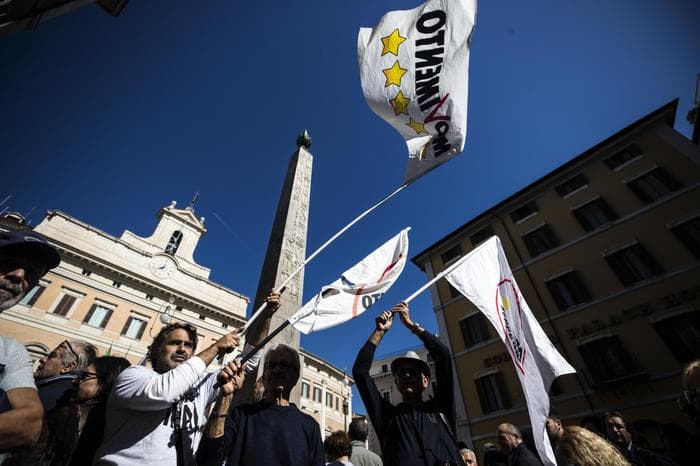 M5S rimborsi parlamentari, nuove regole: forfait mensile di 3mila euro, 2mila se si risiede a Roma