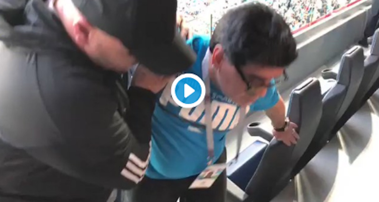 Maradona non regge l'emozione: malore dopo Nigeria-Argentina VIDEO
