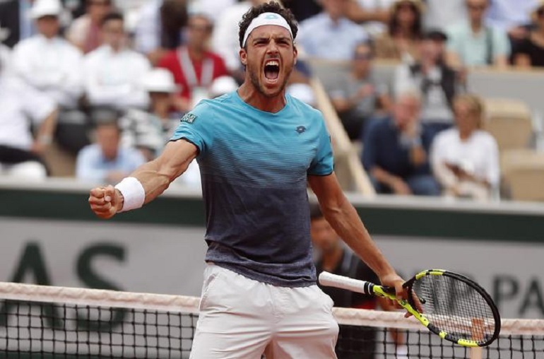 Roland Garros, Marco Cecchinato nella storia: "Mi batteva forte il cuore. Ho fatto tanti sacrifici" (foto Ansa)