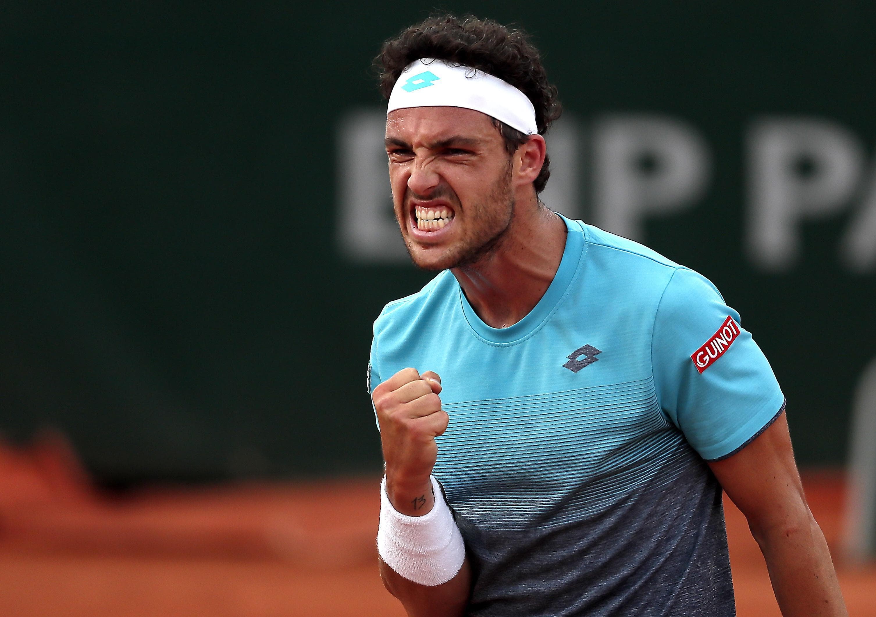 Tennis, Roland Garros: Marco Cecchinato, l'azzurro è ai quarti