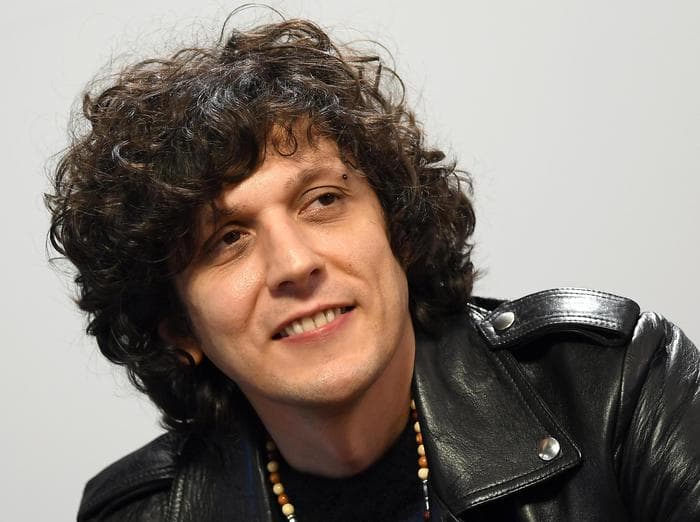 Ermal Meta risponde a Pio e Amedeo: "Mi devono ancora dare il gommone"