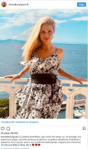 Michelle Hunziker, nella FOTO è scollata e guarda il tramonto