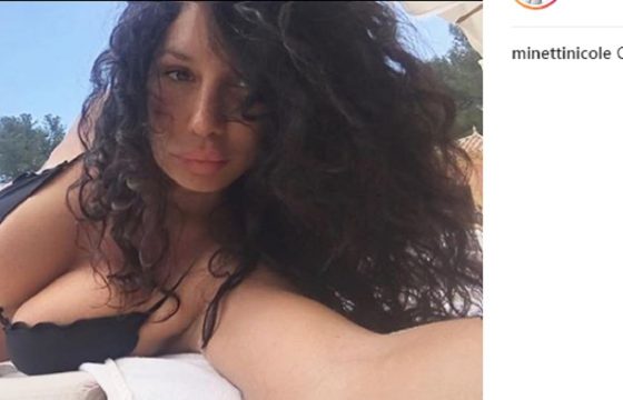 Nicole Minetti con i ricci e senza trucco: il nuovo look su Instagram1