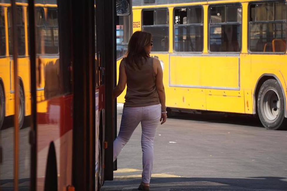 Campania, obbligo di multa per i controllori di bus: almeno 3 al giorno