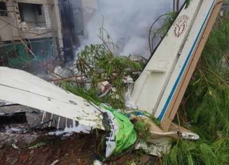 YOUTUBE India, aereo charter precipita a Mumbai: 5 morti