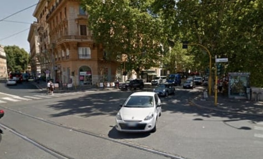 Roma, ragazza investita da auto pirata sul lungotevere. Interrogati dei sospetti
