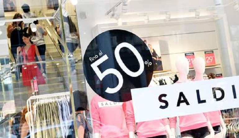 Saldi estivi 2018, quando iniziano? Ecco il calendario (foto Ansa)
