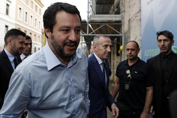 Tre siluri per il Movimento 5 stelle: dagli elettori, da Salvini, dal Pm...