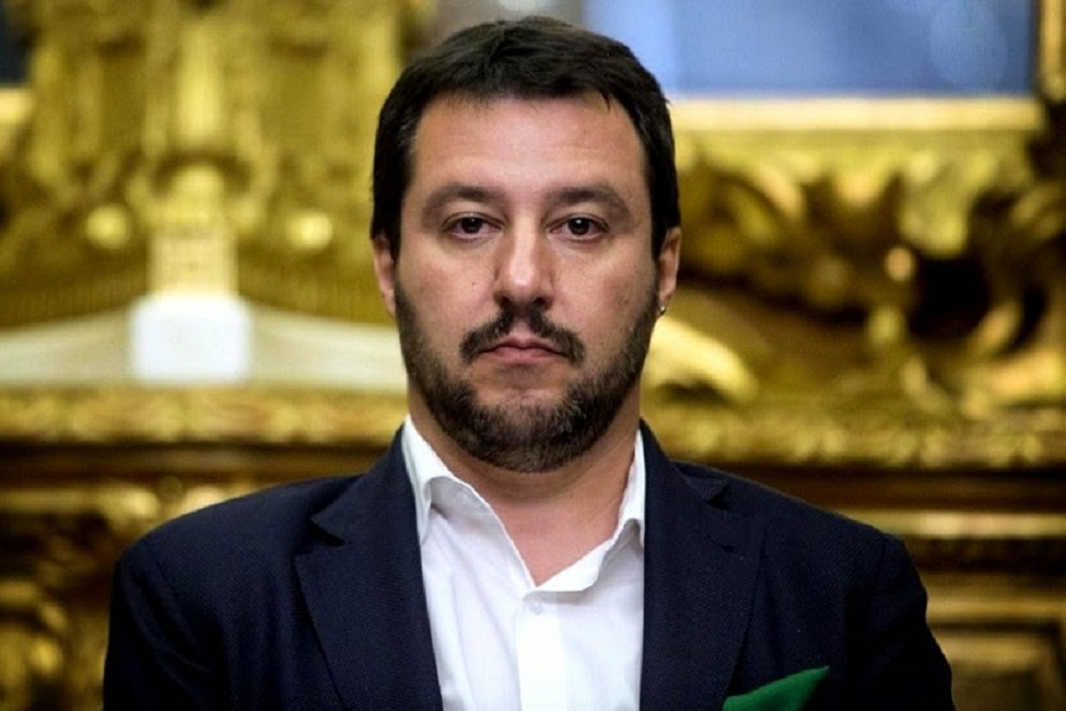 Matteo Riva, ex consigliere Emilia Romagna: "Salvini una merda come Hitler"