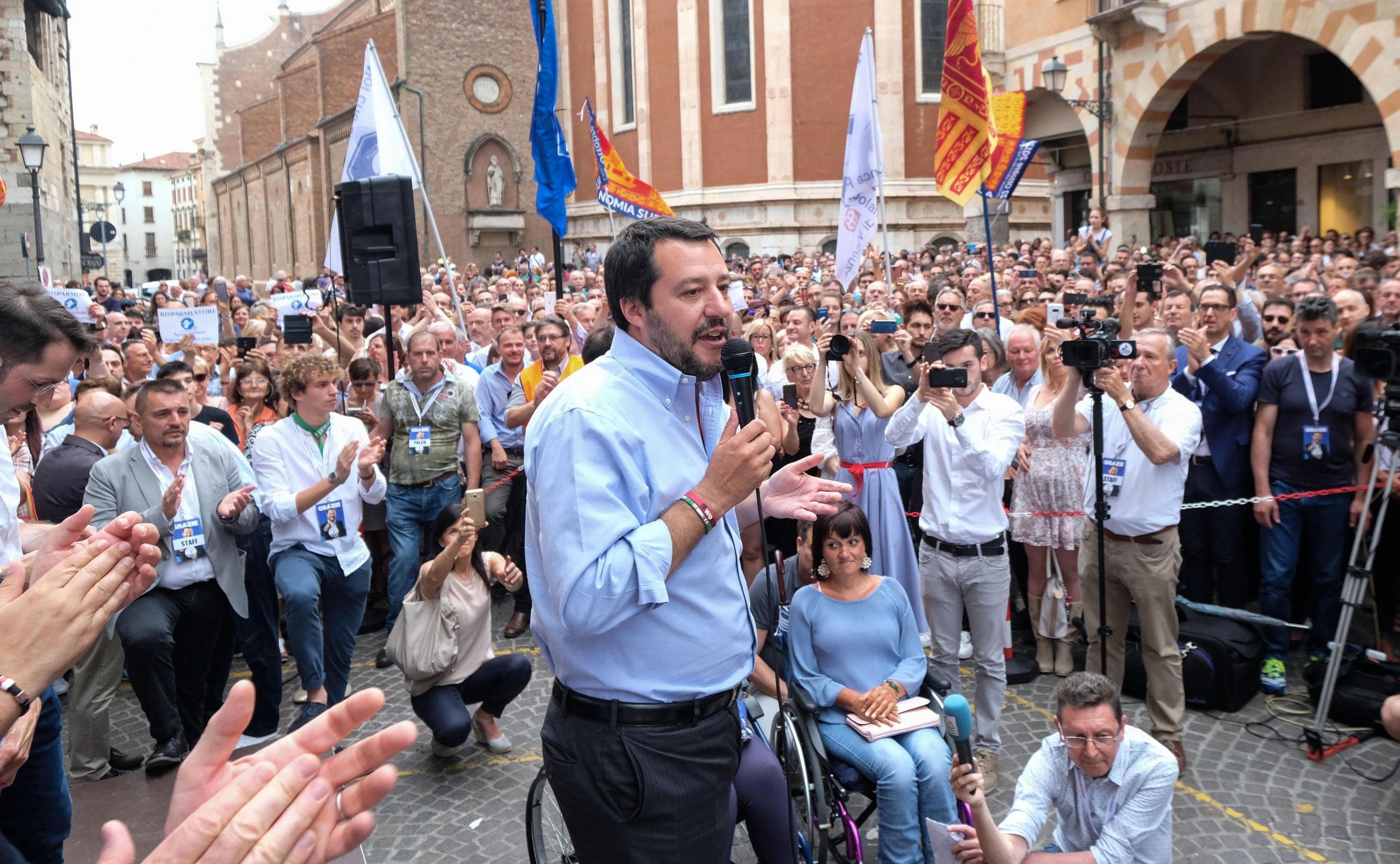 Salvini: "Pacchia finita per i clandestini. Ong? No a vicescafisti nei porti italiani"