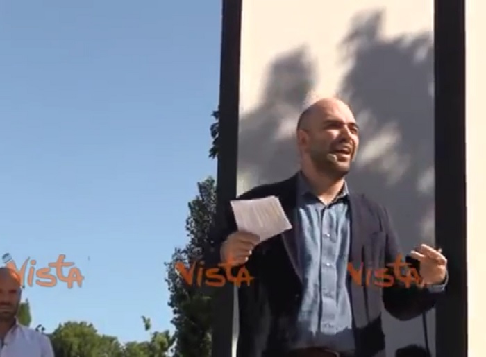 Saviano ironizza sulla scorta