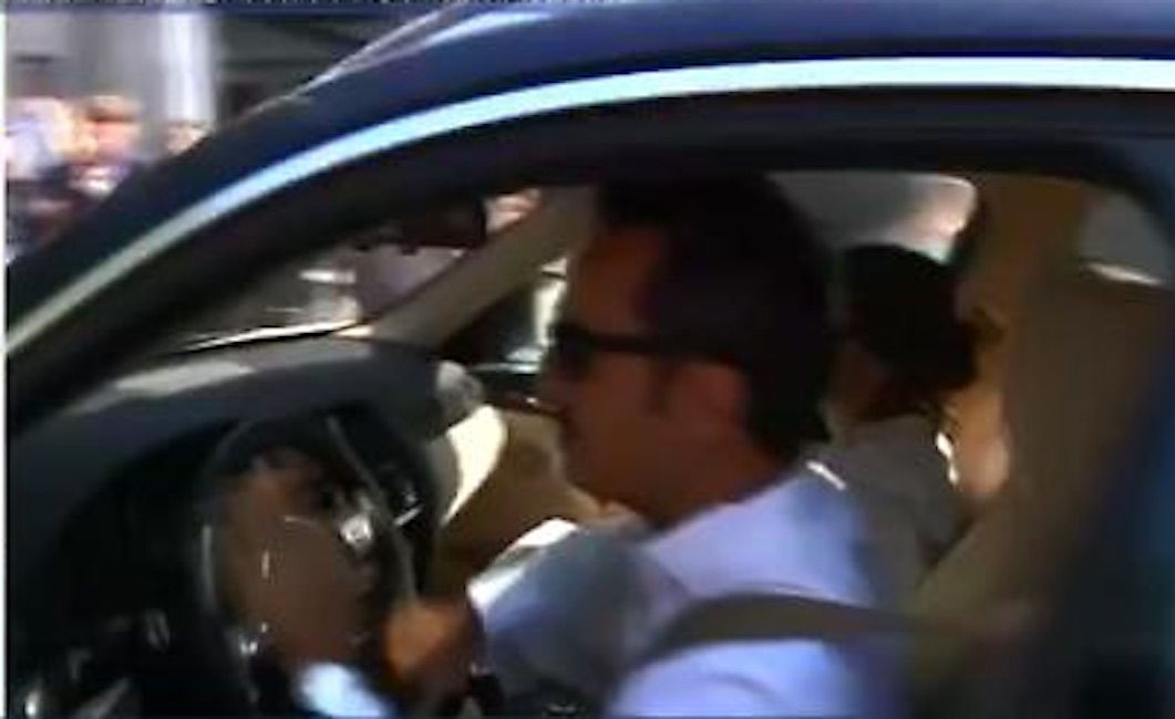 Nicola Savino arriva alle nozze di Bossari e snobba la D'Urso: lo sgarbo in diretta a Pomeriggio 5