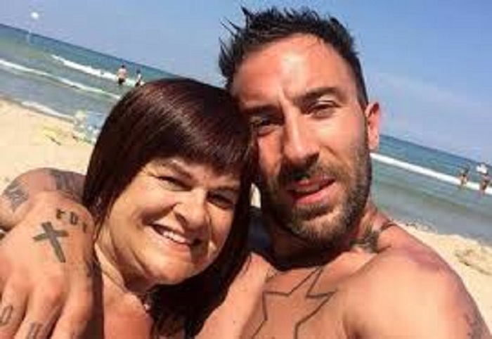 Simone Coccia piange per Lucia, lei: "Mi irrita anche solo guardarti"