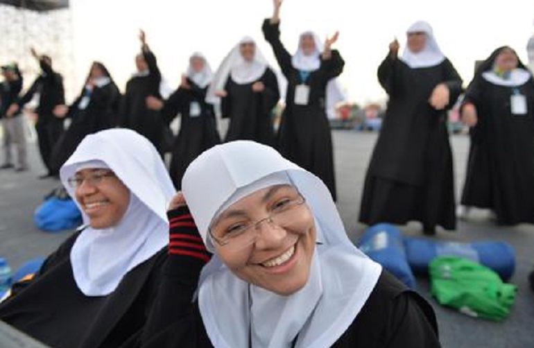 Pescara, tre suore contromano rischiano il frontale (foto Ansa)