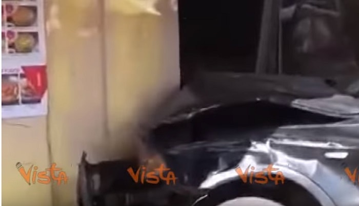 Milano, un suv si scontra con tram e finisce sui tavolini del sushi bar