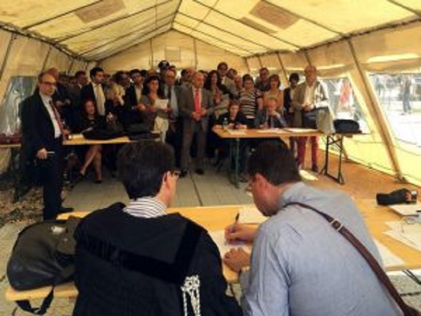 Tribunale Bari, dopo 16 giorni in tenda spariscono bagni chimici. Anm non paga