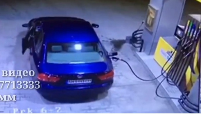 ucraina mette benzina esplode tutto